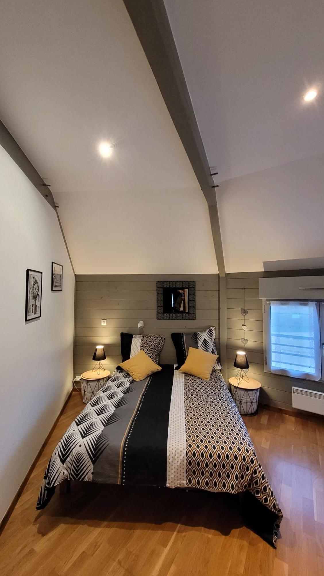 La Maison Ronde Et Ses 2 Cahutes Monthoiron Εξωτερικό φωτογραφία