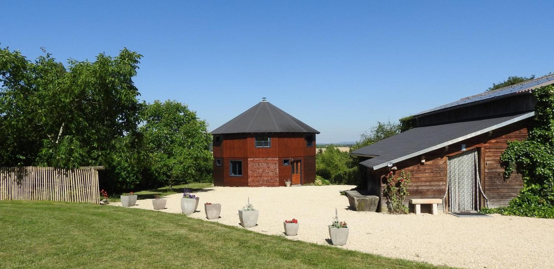 La Maison Ronde Et Ses 2 Cahutes Monthoiron Εξωτερικό φωτογραφία